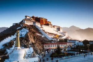 चीनले कसरी तिब्बतीहरूको निगरानी गरिरहेको छ ?