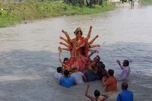 धुमधामका साथ दुर्गा पुजाको मुर्ति विसर्जन !