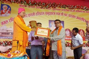 वास्तोलाबाट मंगल राधिका सदानन्द प्रणामी अस्पताललाई एक लाख एक हजारको आर्थिक सहयोग !