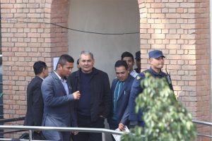 त्रिमुल कांग्रेस नेताको घरमा लुकेका थिए दुर्गा प्रसाईं, यसरी परे फन्दामा !