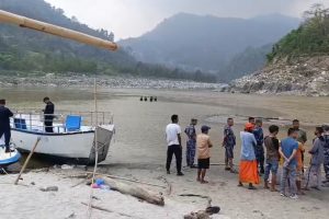 कोशीमा नुहाउने क्रममा मामा–भान्जा बेपत्ता !