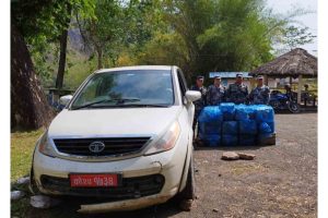 धनकुटामा चेकजाँचबाट भागेको कार दुर्घटनाग्रस्त, ४२१ किलो गाँजा बरामद !