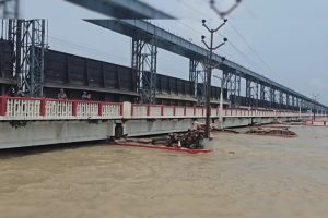 कोशी ब्यारेजका ५० वटा ढोका खोलिँदा पानीको बहाव ३ लाख ३० हजार क्युसेक नाघ्यो !