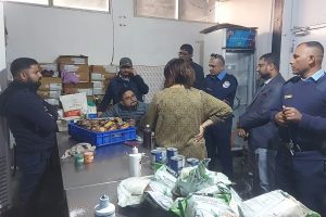 पूर्वाञ्चल क्याफेमा खाद्य प्रविधि कार्यालयको छापा, म्याद गुज्रिएको कच्चापदार्थ ठूलो परिमाणमा बरामद !