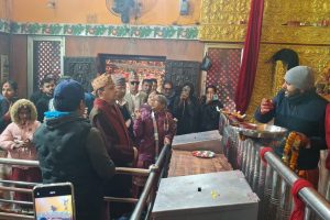 पुर्व राजा ज्ञानेन्द्र सुटुक्क विराटनगरमा, काली मन्दिरको दर्शन गरी फर्किए !